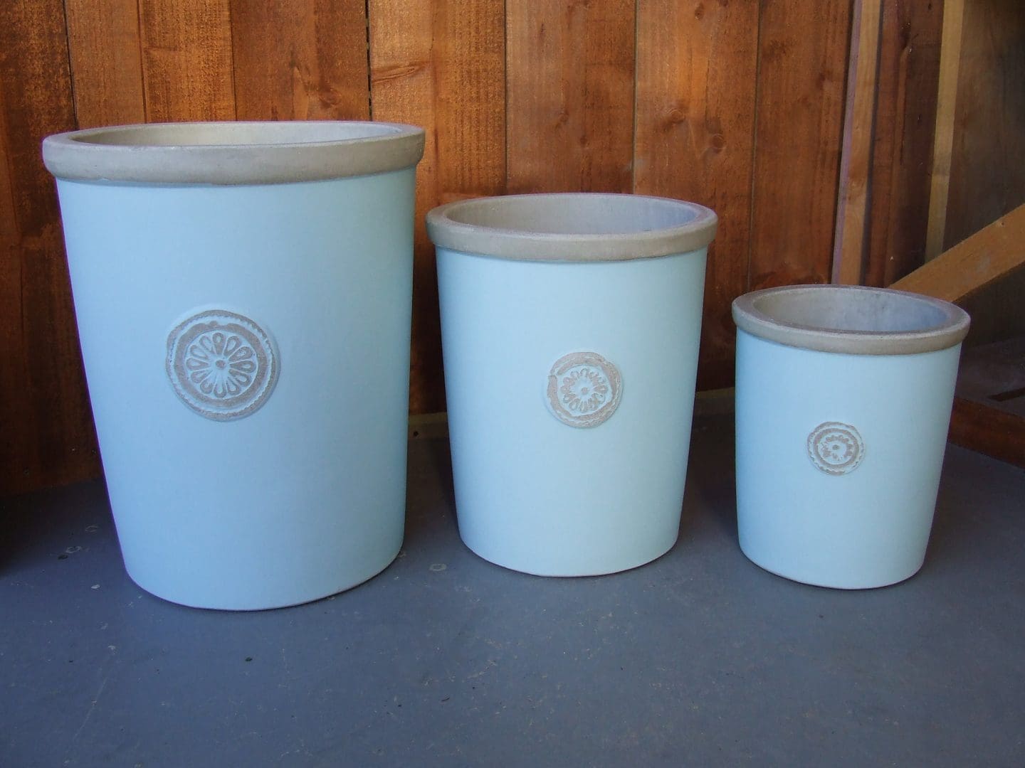 Tall Round Pot with Plain Rim & Badge - Image 3
