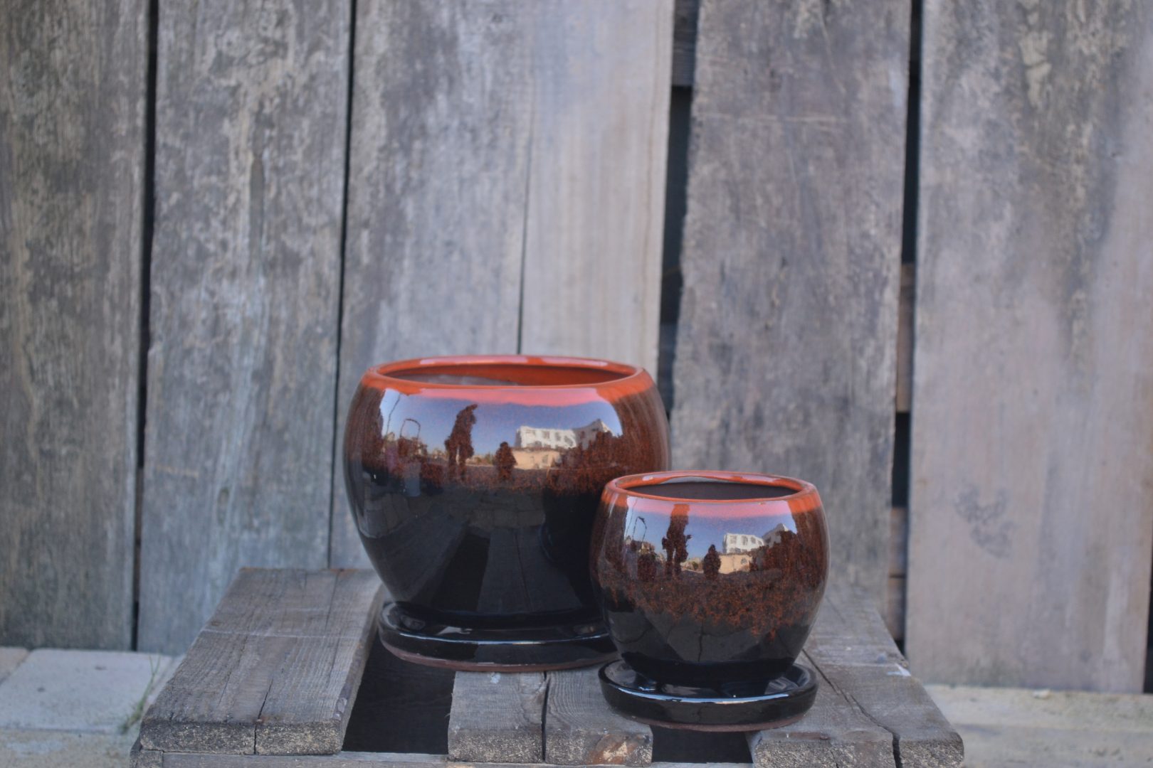 Bulbous pot and saucer