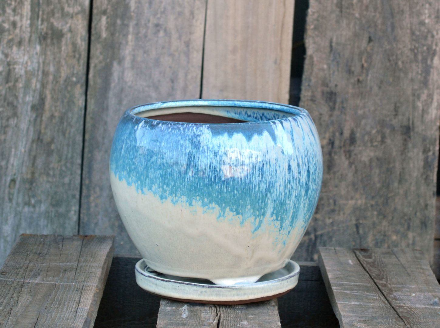 Bulbous pot and saucer